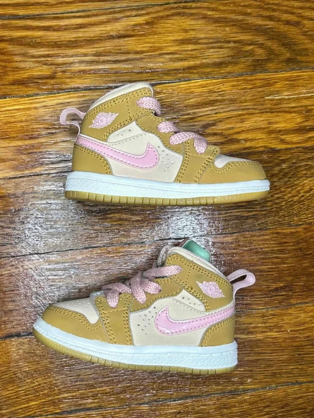 Air Jordan 1 Retro WB Lola Bunny Size 4C Toddlers Shoes